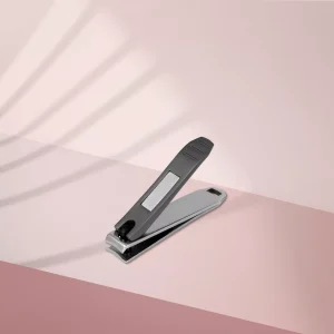 5ddc309e-f42a-4cf2-98be-5c00bc88416b.webp קוצץ ציפורניים קטן עם ידית מט ופצירה BEAUTY & CARE 50